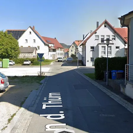 Charmante Doppelhaushaelfte *